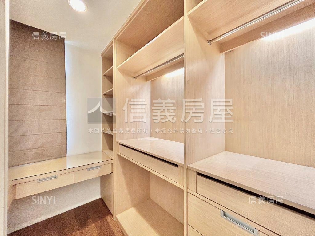 創世紀大戶朝東南雙平車房屋室內格局與周邊環境