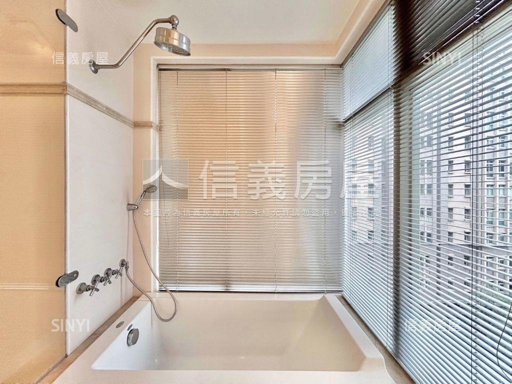 創世紀大戶朝東南雙平車房屋室內格局與周邊環境