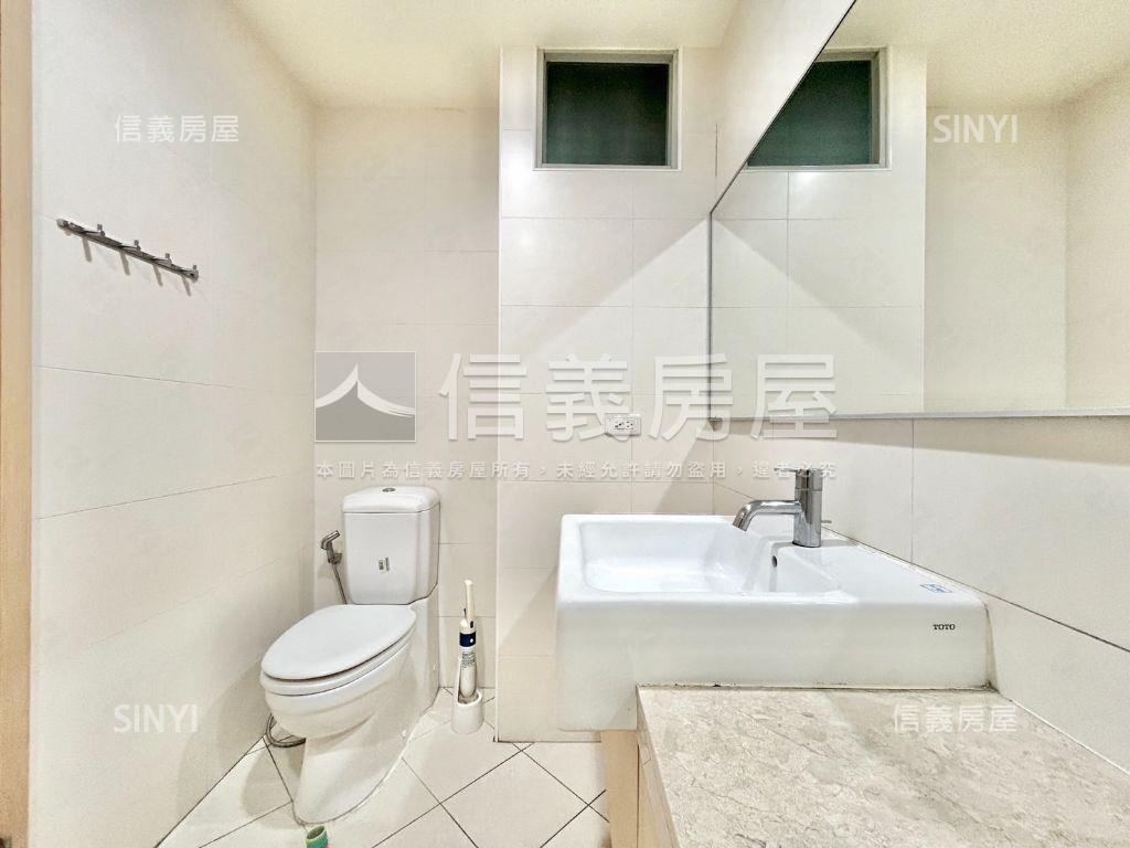 創世紀大戶朝東南雙平車房屋室內格局與周邊環境