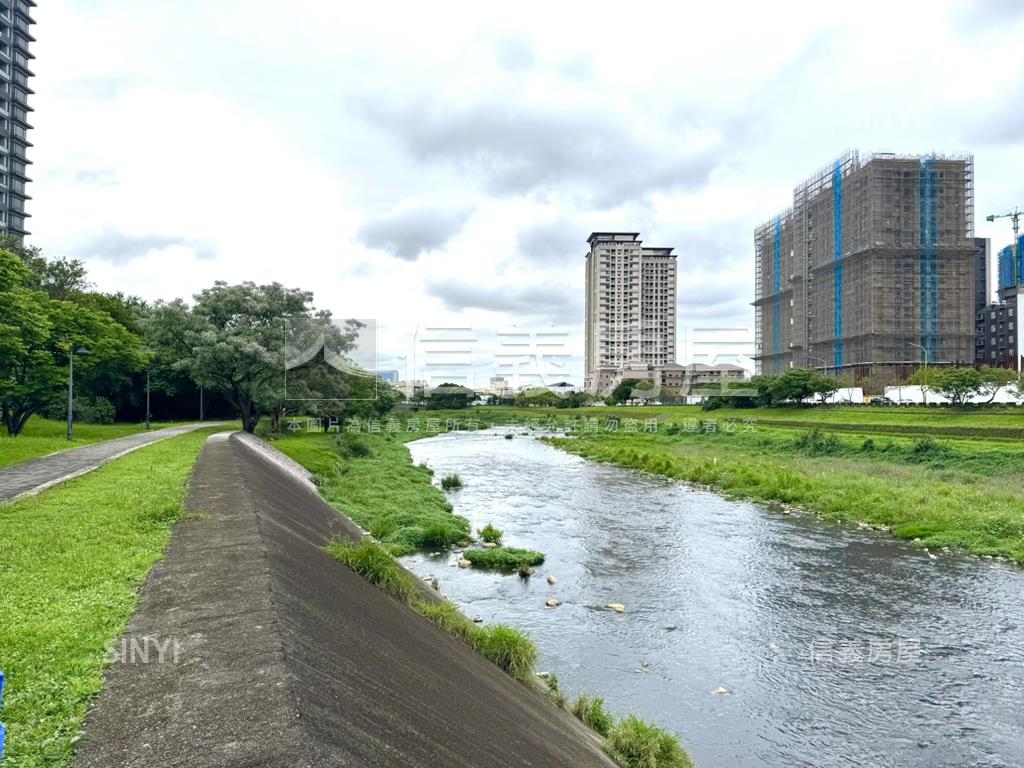 川玥河景三房車位房屋室內格局與周邊環境