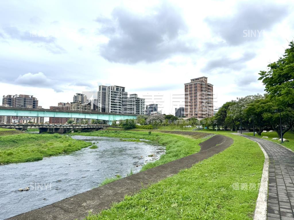 川玥河景三房車位房屋室內格局與周邊環境