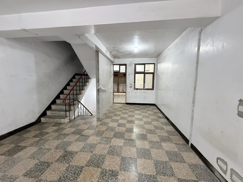 中壢國中門口透天店面房屋室內格局與周邊環境