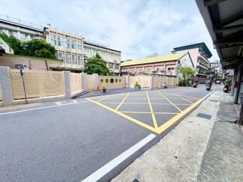 中壢國中門口透天店面
