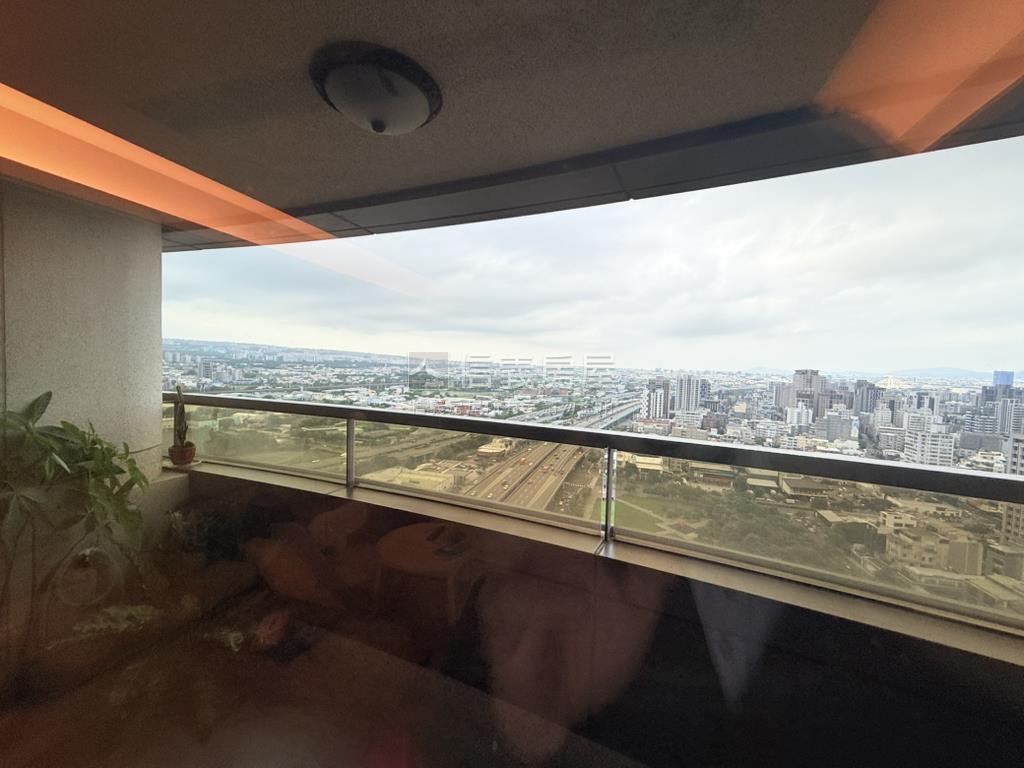 久樘香坡高樓四房雙車房屋室內格局與周邊環境