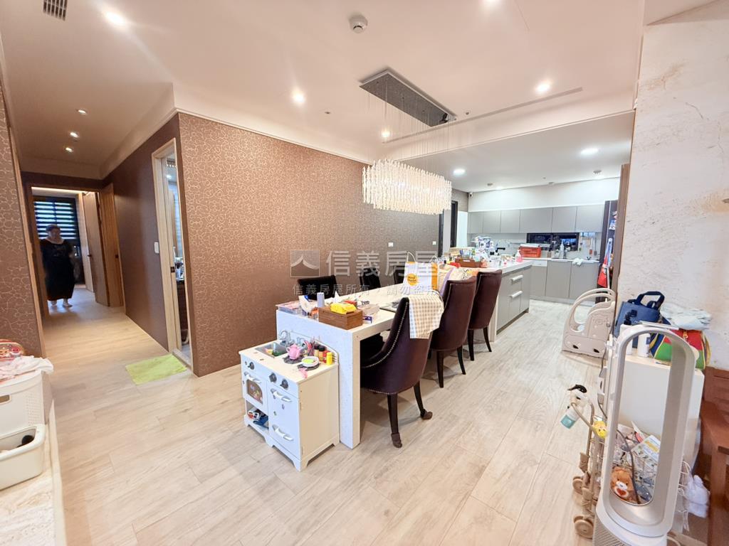 久樘香坡高樓四房雙車房屋室內格局與周邊環境