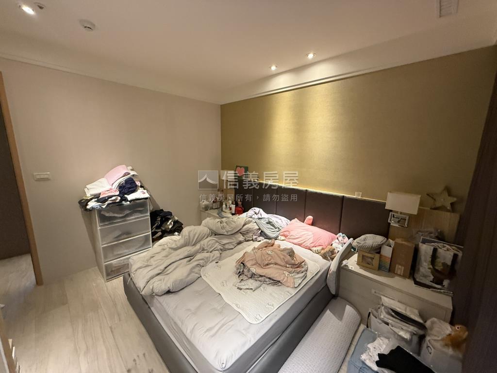 久樘香坡高樓四房雙車房屋室內格局與周邊環境