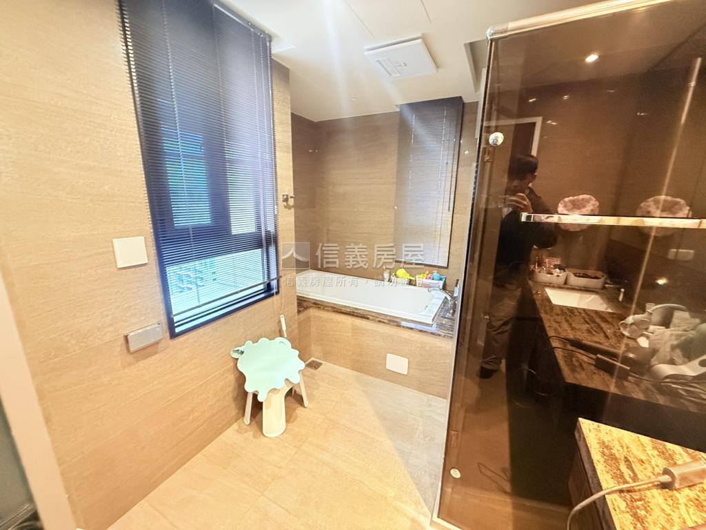 久樘香坡高樓四房雙車房屋室內格局與周邊環境