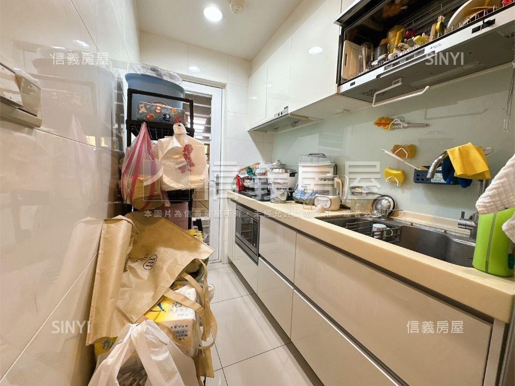 專任‧未來之都兩房車位房屋室內格局與周邊環境