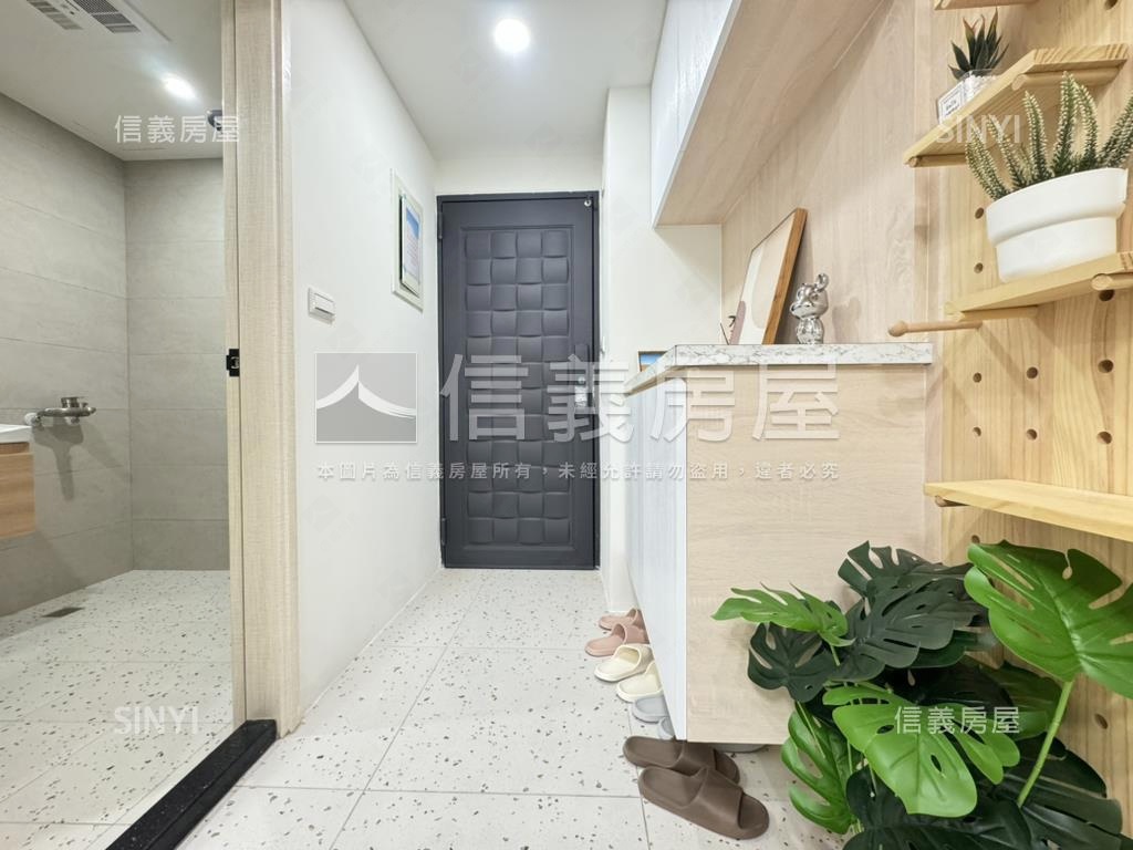 鹽埕愛河畔精裝２房美宅房屋室內格局與周邊環境