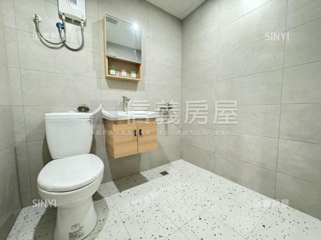 鹽埕愛河畔精裝２房美宅房屋室內格局與周邊環境