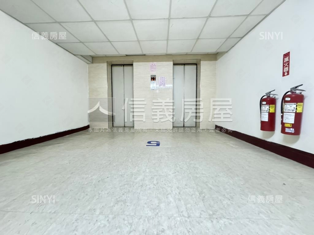 鹽埕愛河畔精裝２房美宅房屋室內格局與周邊環境