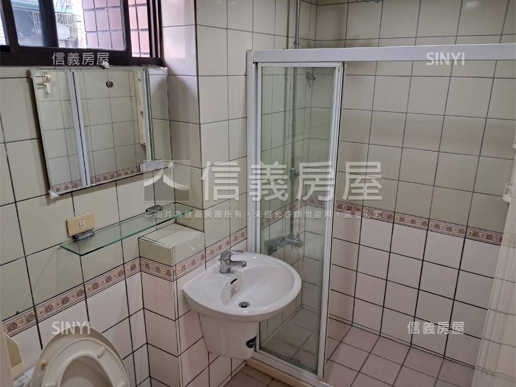 豐原中山路三房平面車位房屋室內格局與周邊環境