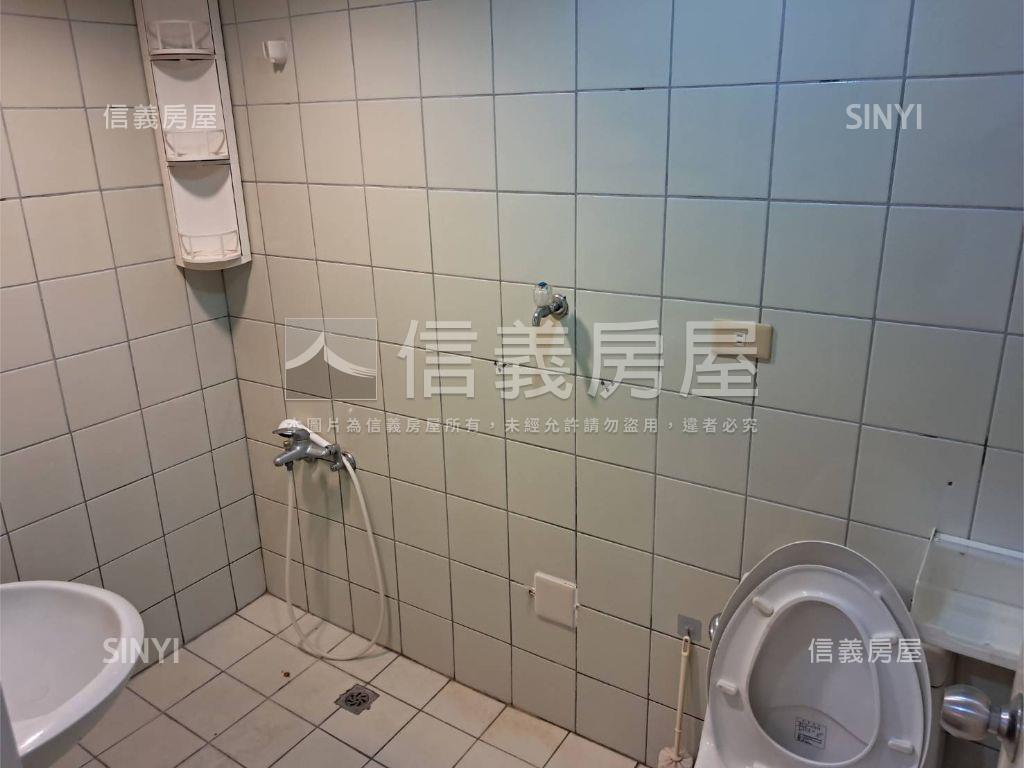 豐原中山路三房平面車位房屋室內格局與周邊環境