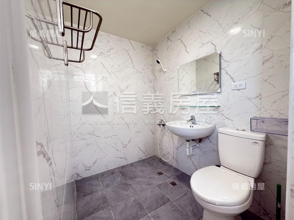 文藻學區精裝大樓含車位房屋室內格局與周邊環境