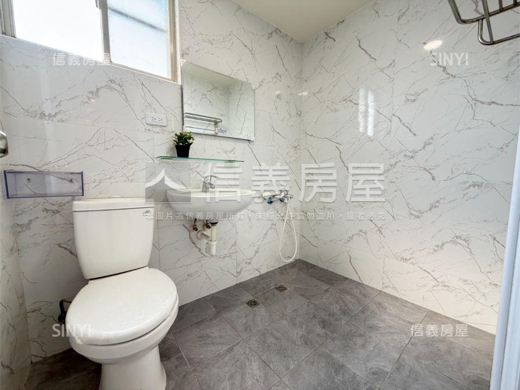 文藻學區精裝大樓含車位房屋室內格局與周邊環境