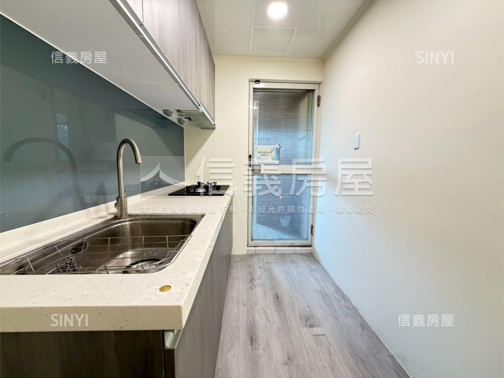 文藻學區精裝大樓含車位房屋室內格局與周邊環境