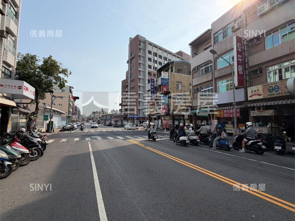 文藻學區精裝大樓含車位房屋室內格局與周邊環境