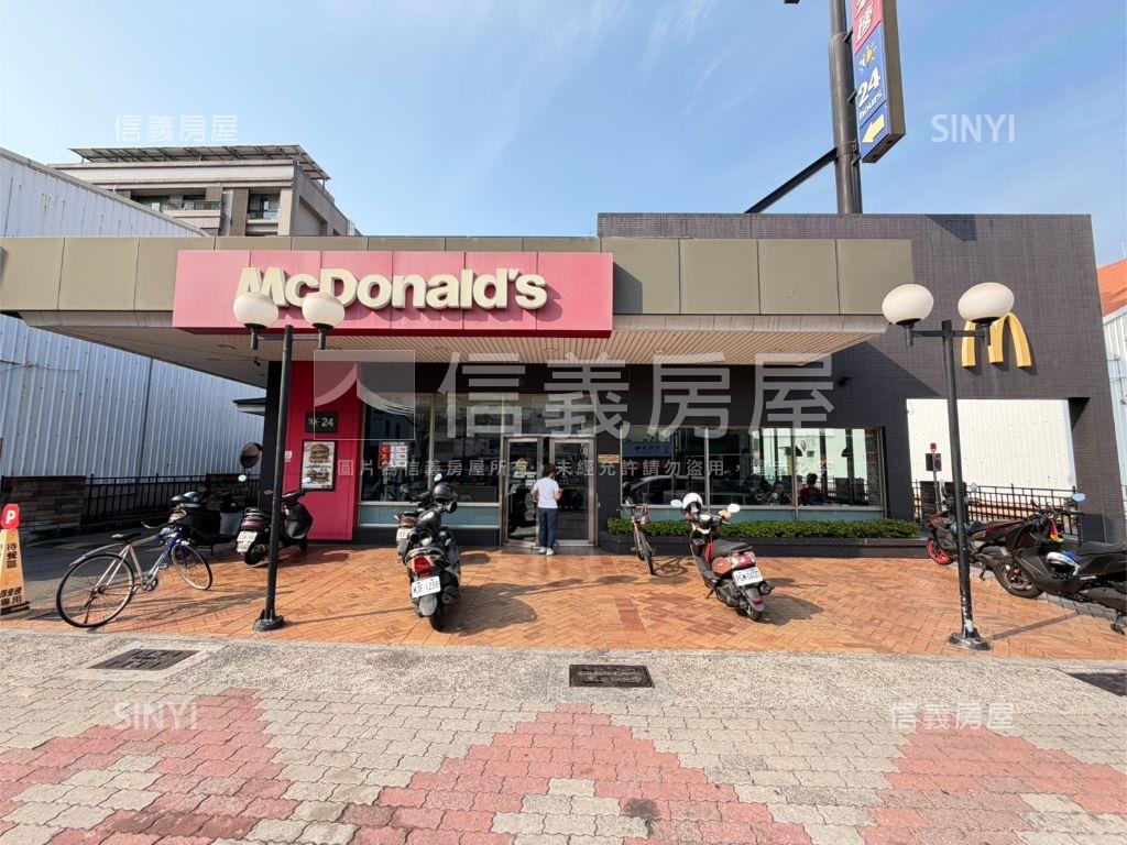 文藻學區精裝大樓含車位房屋室內格局與周邊環境