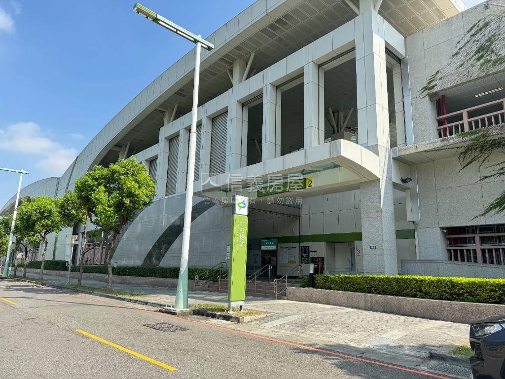 順天景美朝南樹梢四房平車房屋室內格局與周邊環境