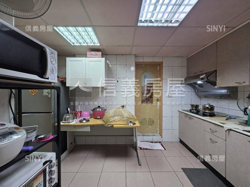 力行公寓美二樓房屋室內格局與周邊環境