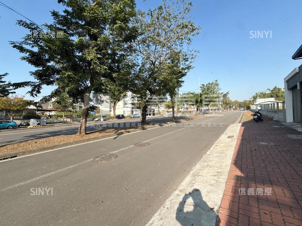 大坪頂運動公園臨路車墅房屋室內格局與周邊環境