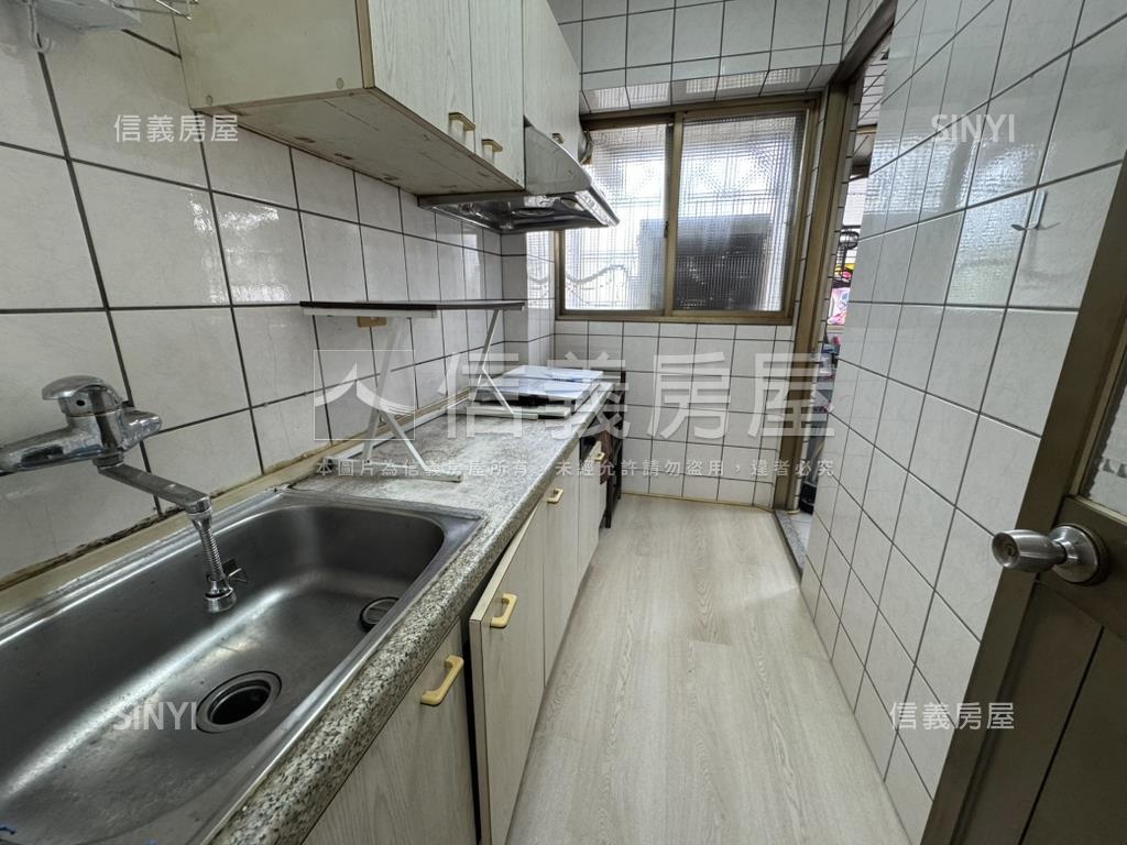 台中陽光三房一室屋況佳房屋室內格局與周邊環境