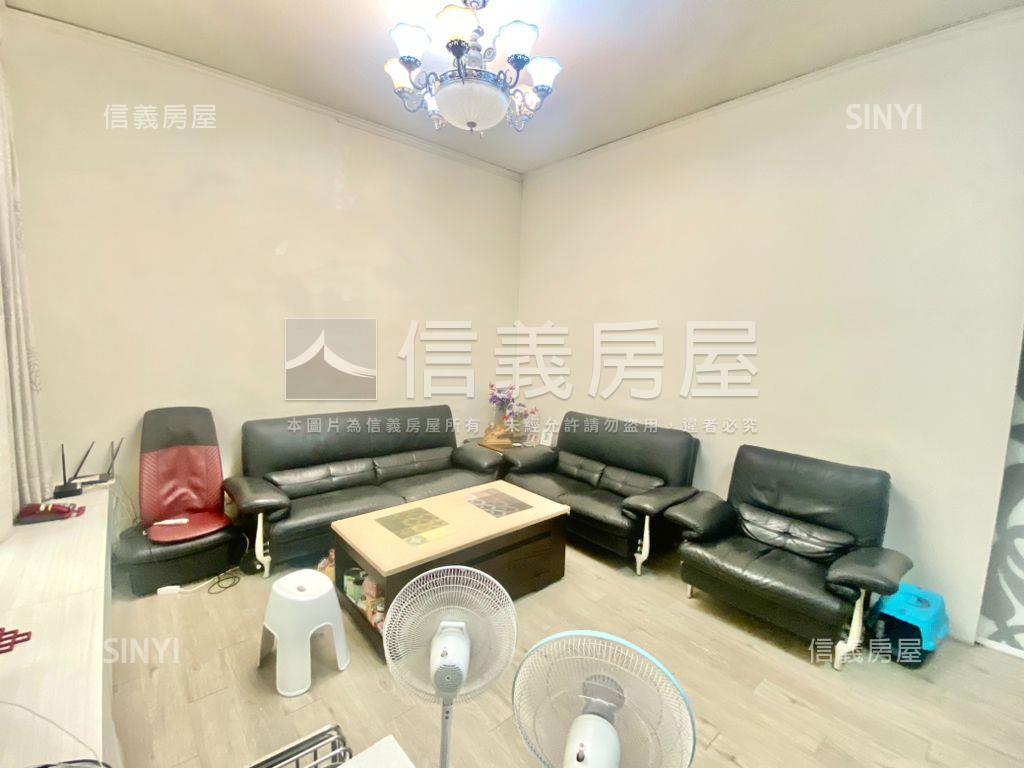 採光熱河邊間透天前院停車房屋室內格局與周邊環境