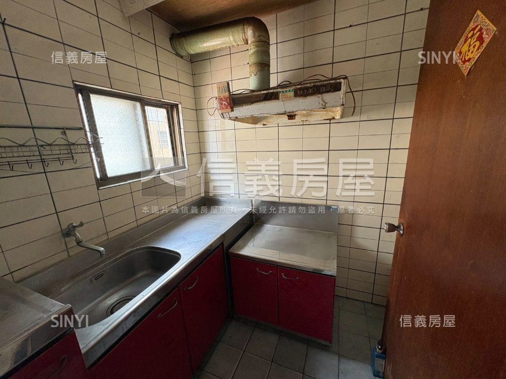 近利南市場低總價三樓公寓房屋室內格局與周邊環境
