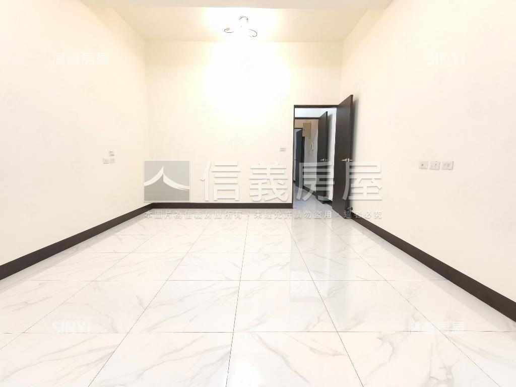 近鳳山體育館翻新透天房屋室內格局與周邊環境