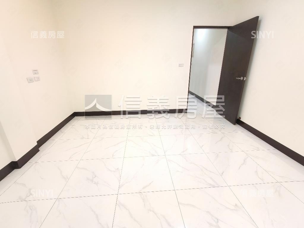 近鳳山體育館翻新透天房屋室內格局與周邊環境