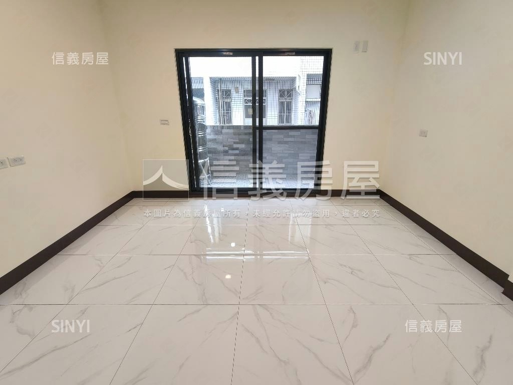 近鳳山體育館翻新透天房屋室內格局與周邊環境