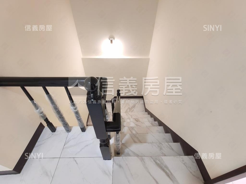 近鳳山體育館翻新透天房屋室內格局與周邊環境
