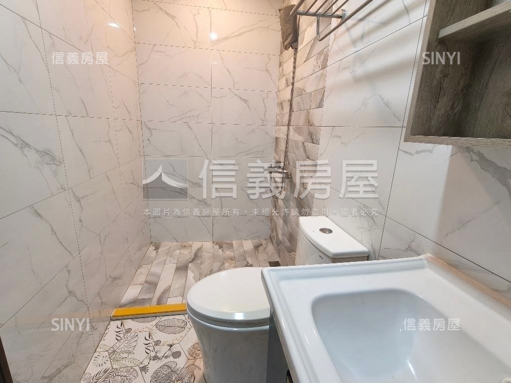 近鳳山體育館翻新透天房屋室內格局與周邊環境