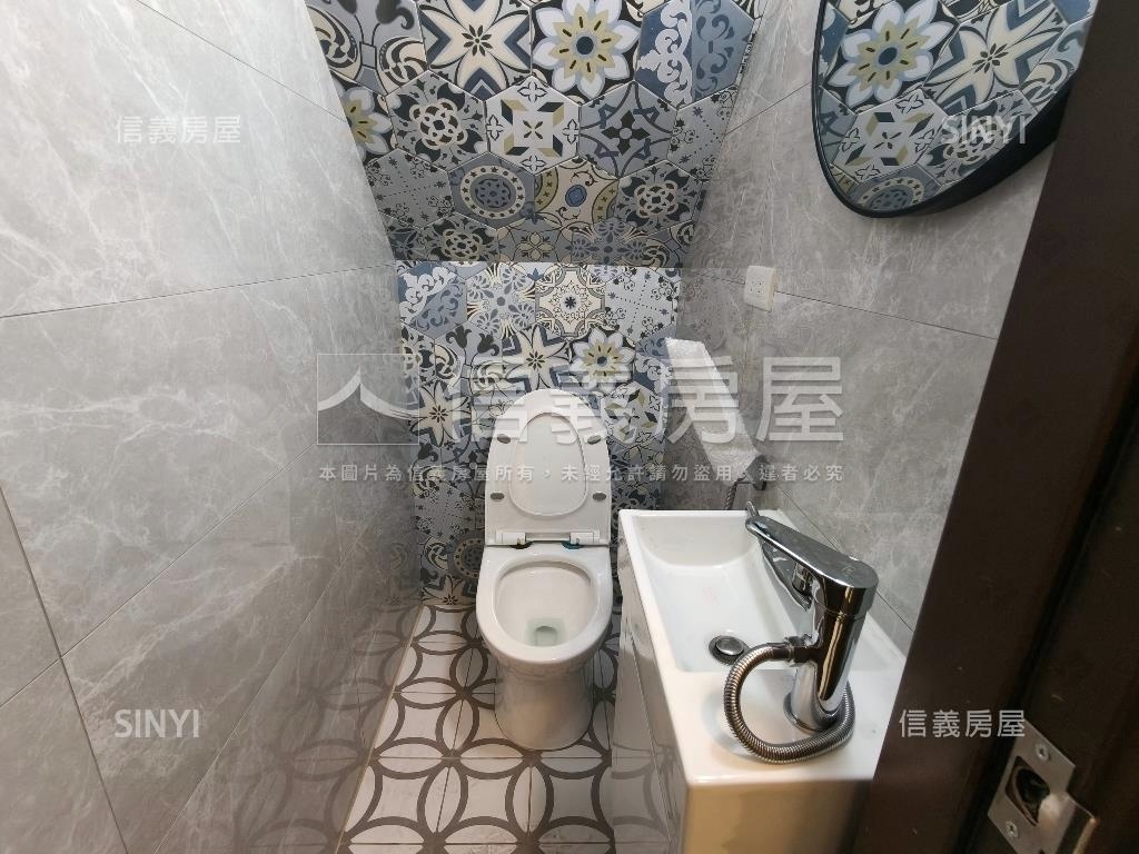 近鳳山體育館翻新透天房屋室內格局與周邊環境