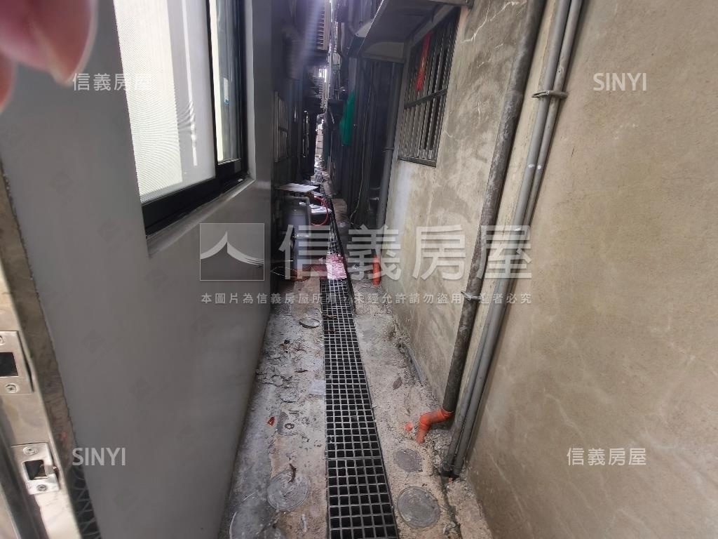 近鳳山體育館翻新透天房屋室內格局與周邊環境