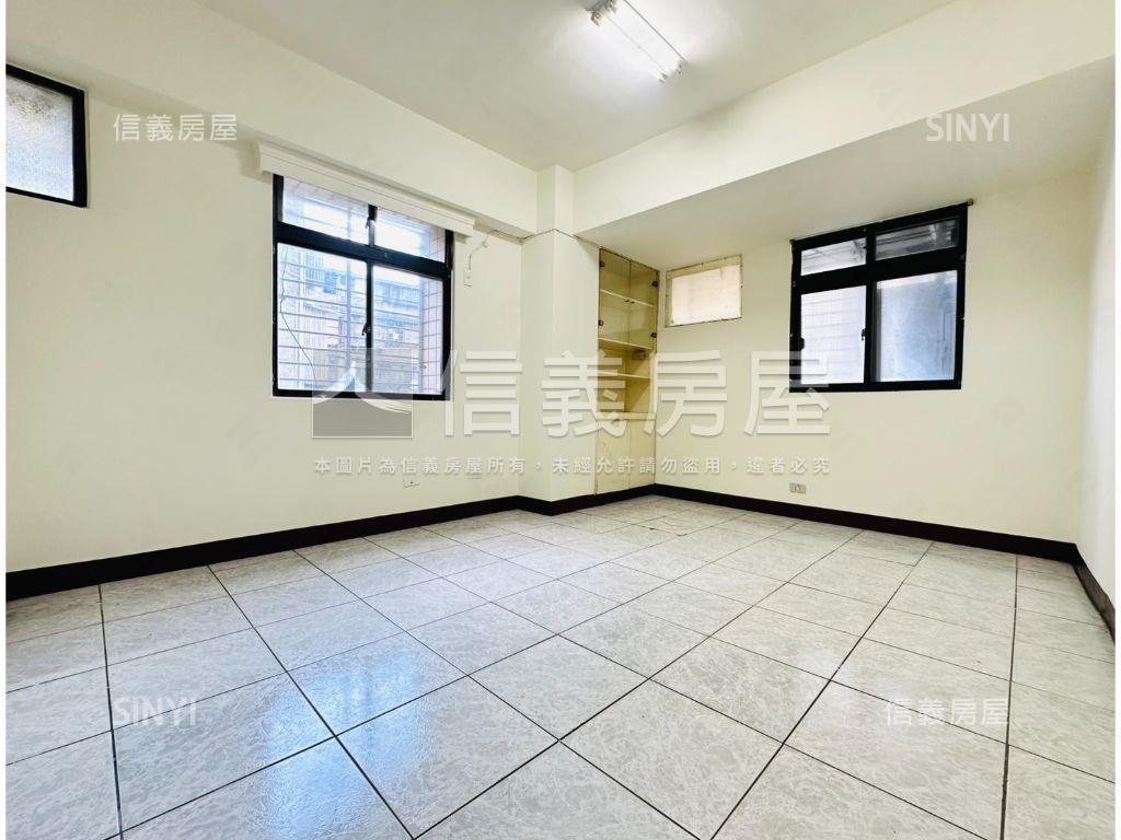 邊間華廈４房房屋室內格局與周邊環境