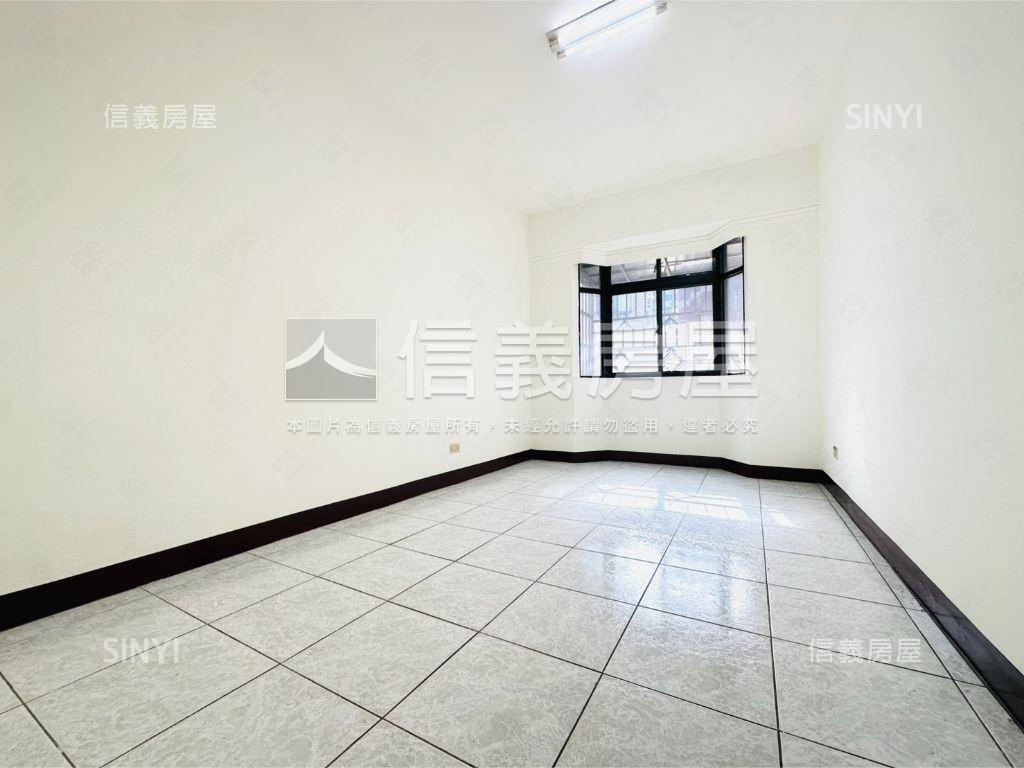 邊間華廈４房房屋室內格局與周邊環境