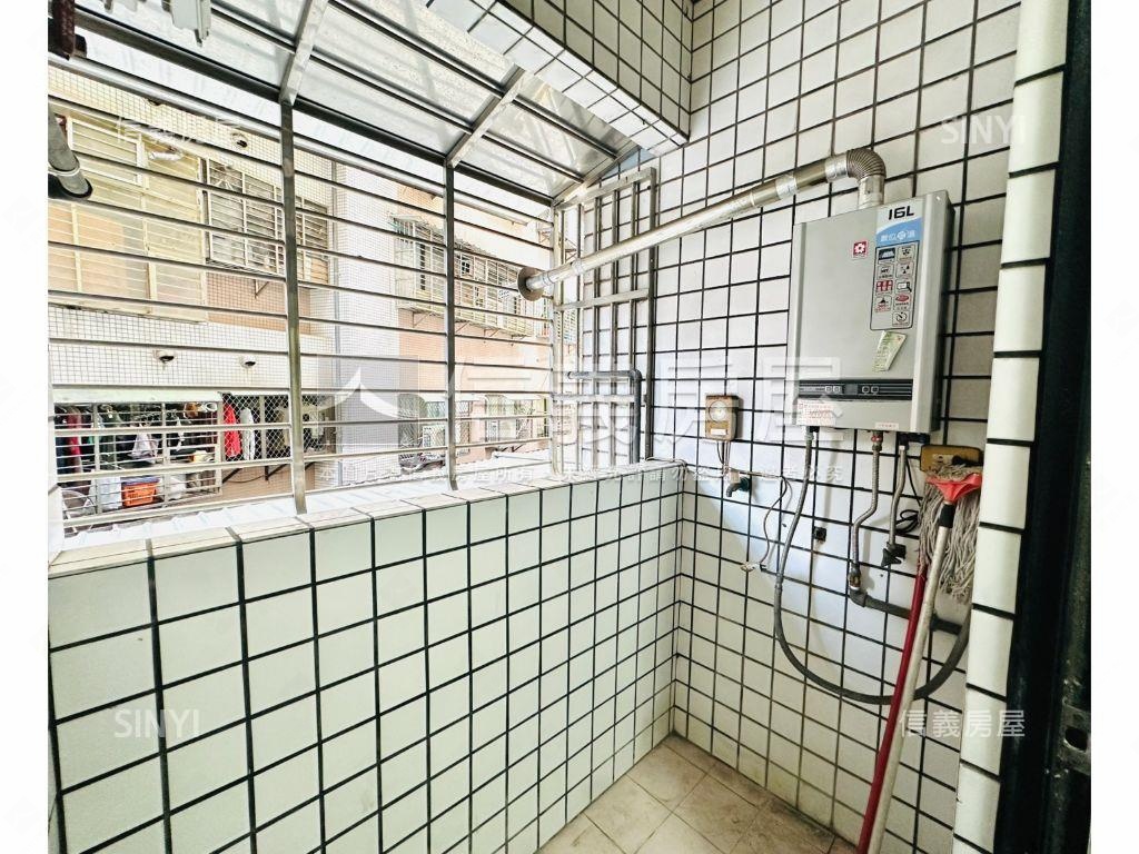 邊間華廈４房房屋室內格局與周邊環境