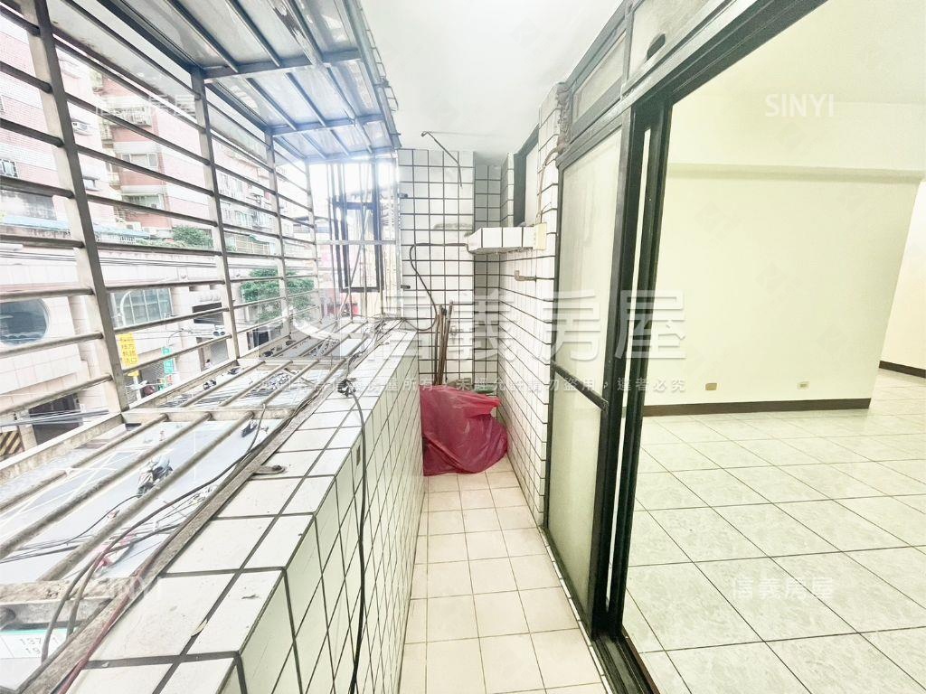 邊間華廈４房房屋室內格局與周邊環境