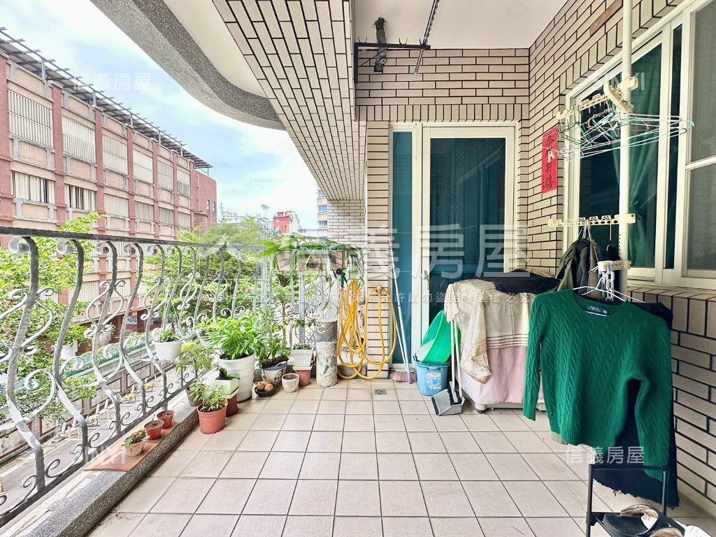 水花園。明亮採光四房宅邸房屋室內格局與周邊環境