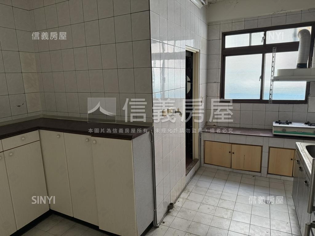 仁愛街稀有透天房屋室內格局與周邊環境