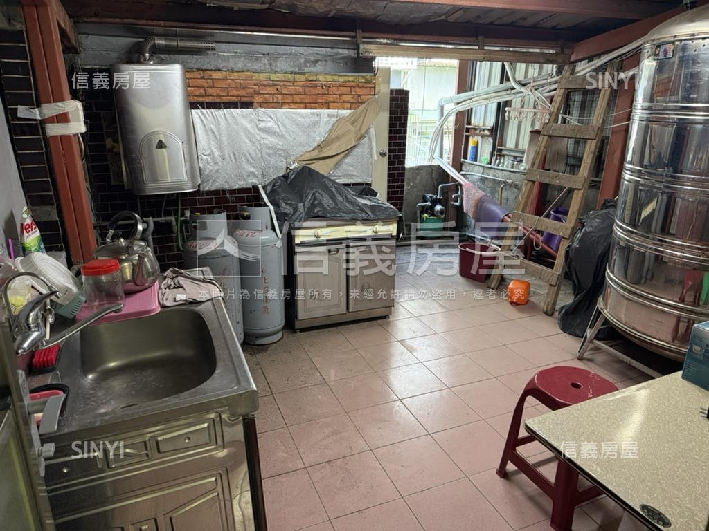 仁愛街稀有透天房屋室內格局與周邊環境