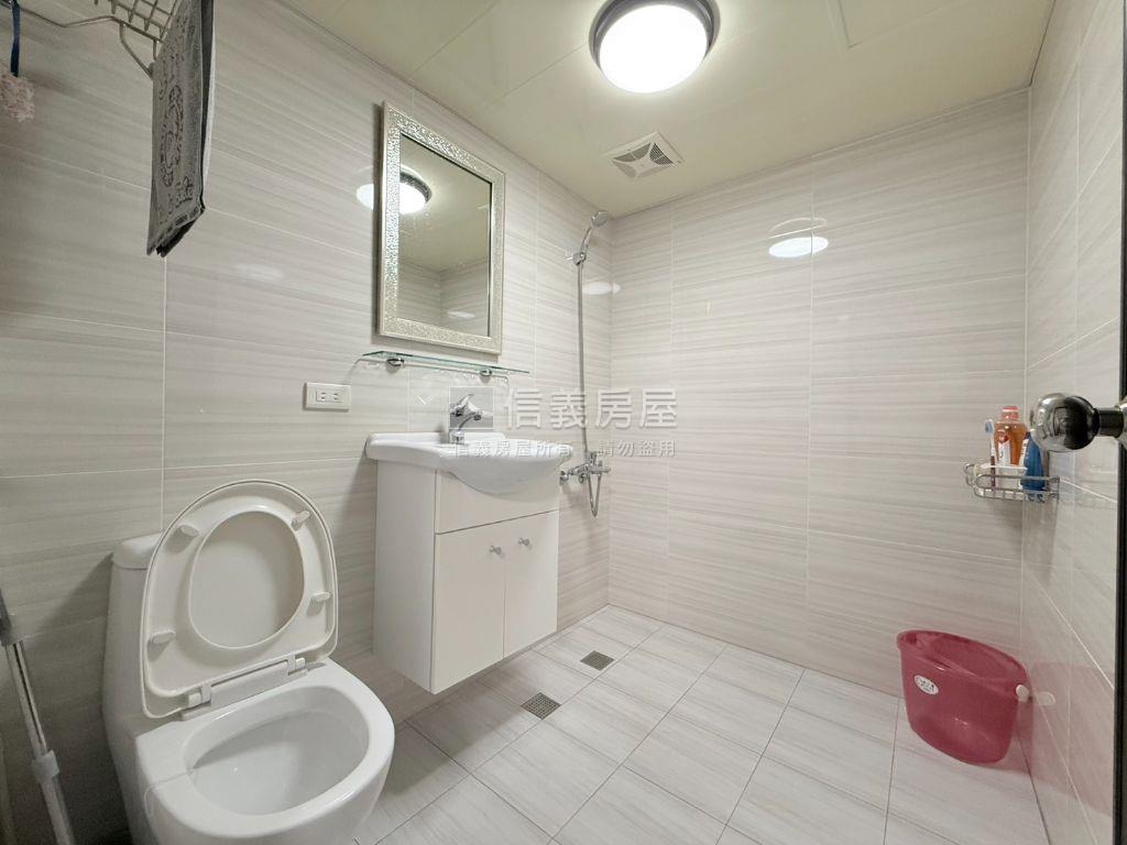 稀有台北奇蹟美妝套房房屋室內格局與周邊環境
