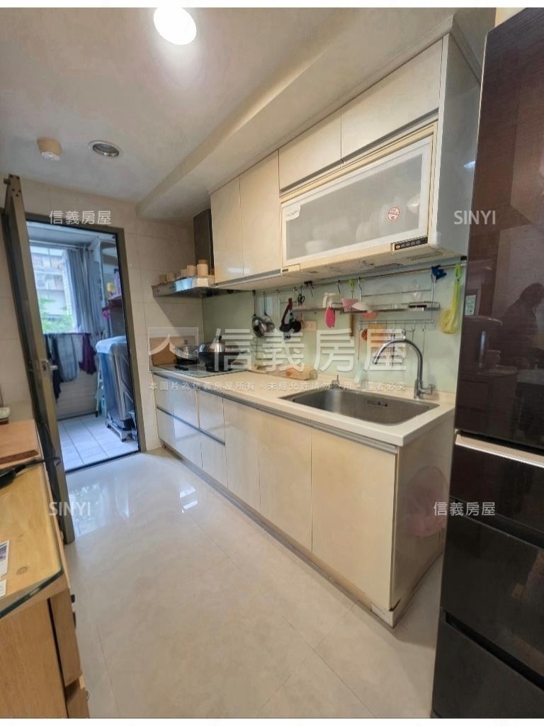 中正川普三房平面車位房屋室內格局與周邊環境