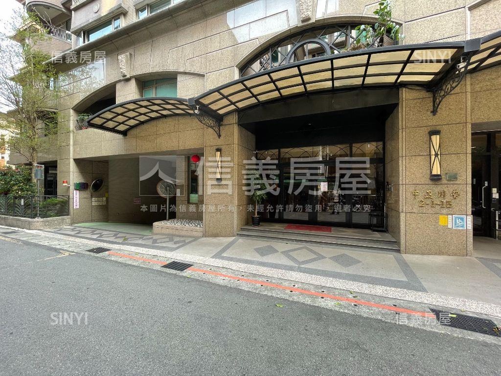 中正川普三房平面車位房屋室內格局與周邊環境