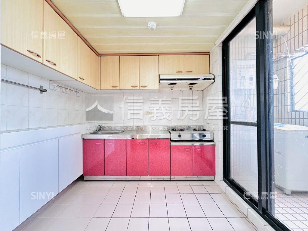 國泰瑞士花園高樓美三房房屋室內格局與周邊環境