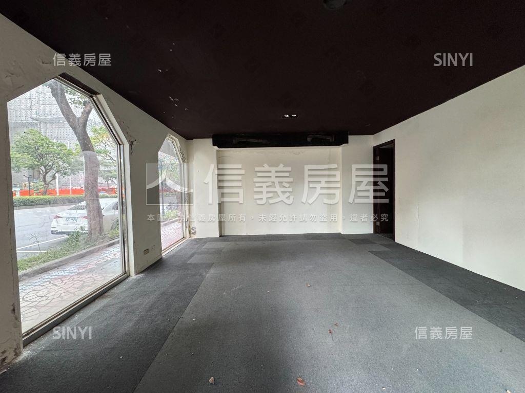 民生東稀有面寬角店房屋室內格局與周邊環境