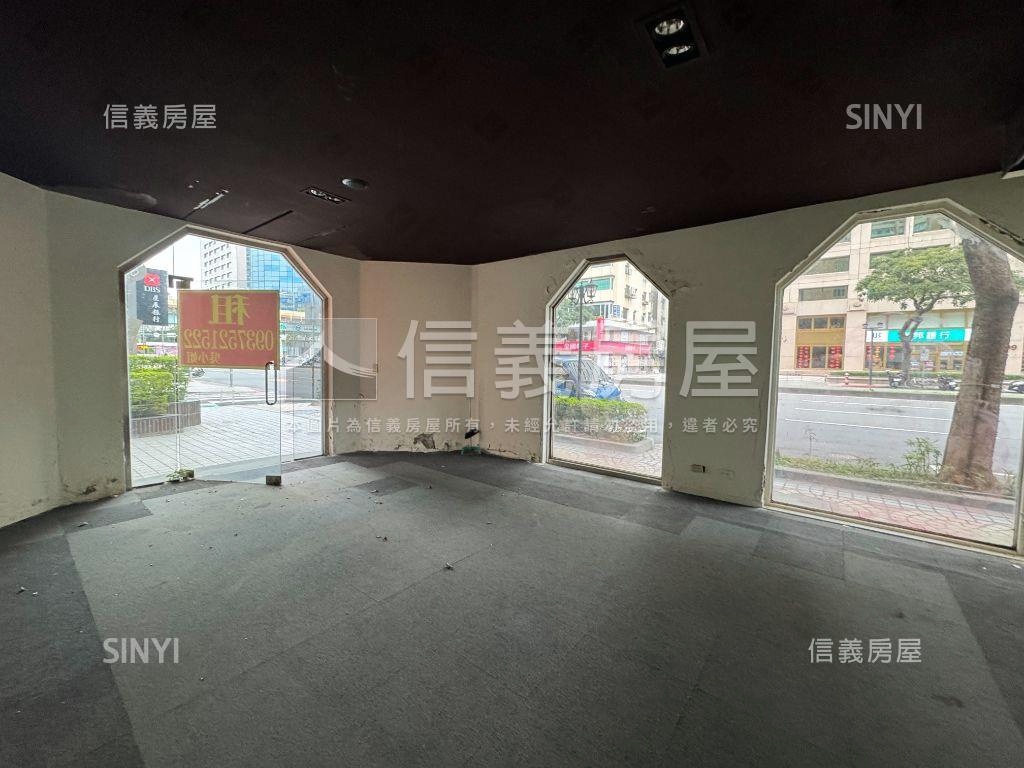 民生東稀有面寬角店房屋室內格局與周邊環境
