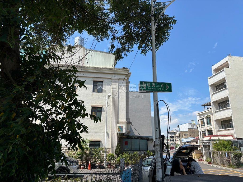 近炎峰國小約７０．４坪地房屋室內格局與周邊環境