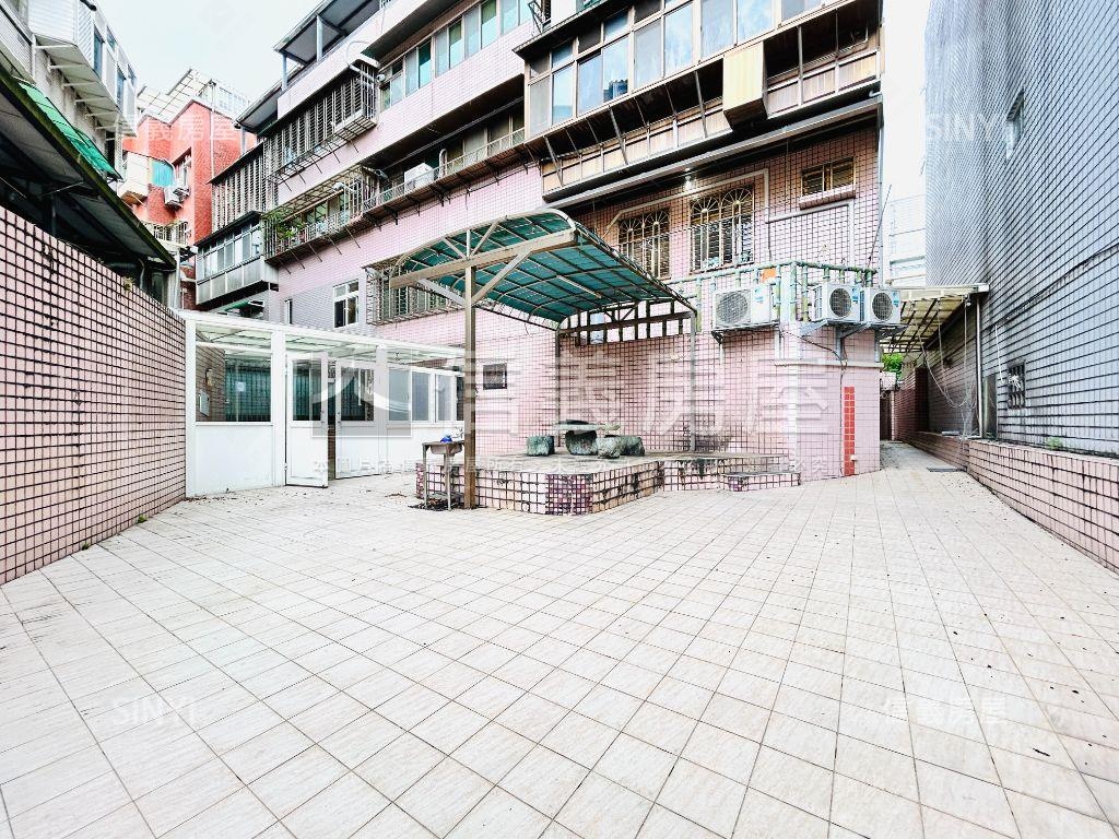 立委稀有庭院大空間房屋室內格局與周邊環境